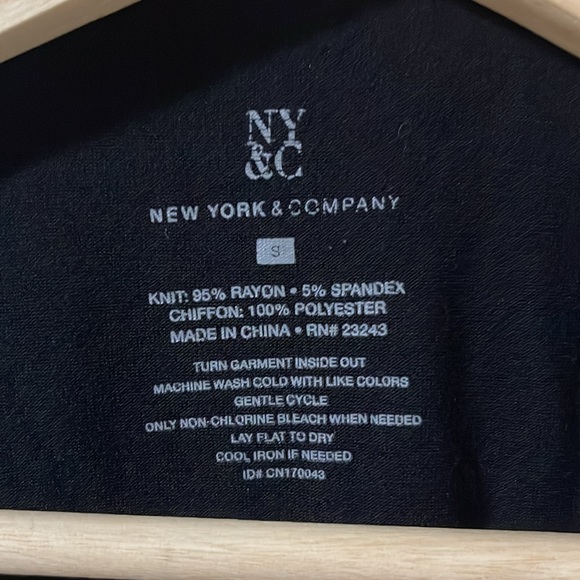 (S) NY & Co. flowy sleeveless blouse - Picture 3 of 3